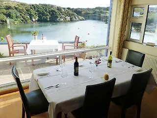 The Heron's Cove Couette-café